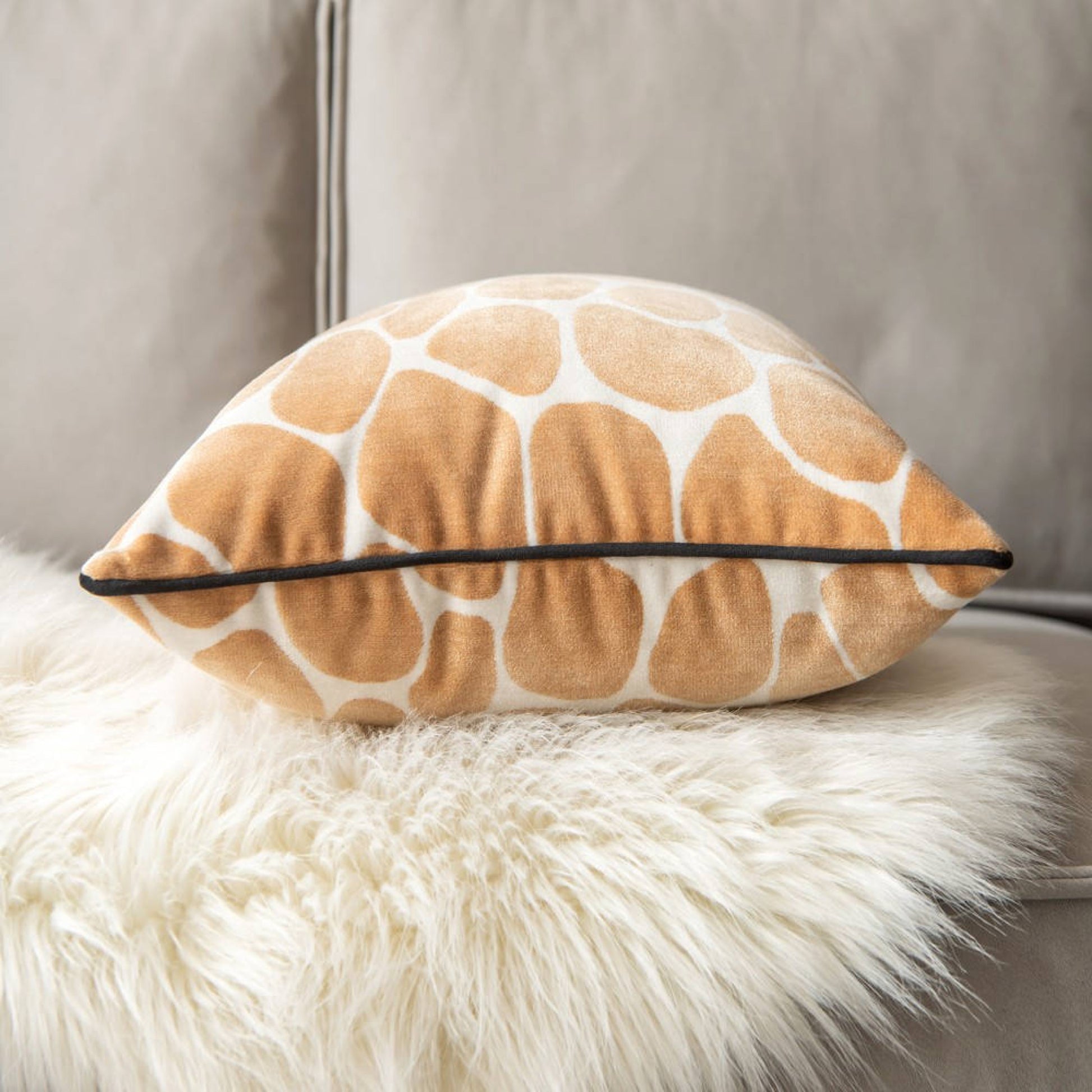 22x22 Giraffe Print Pillow Cover