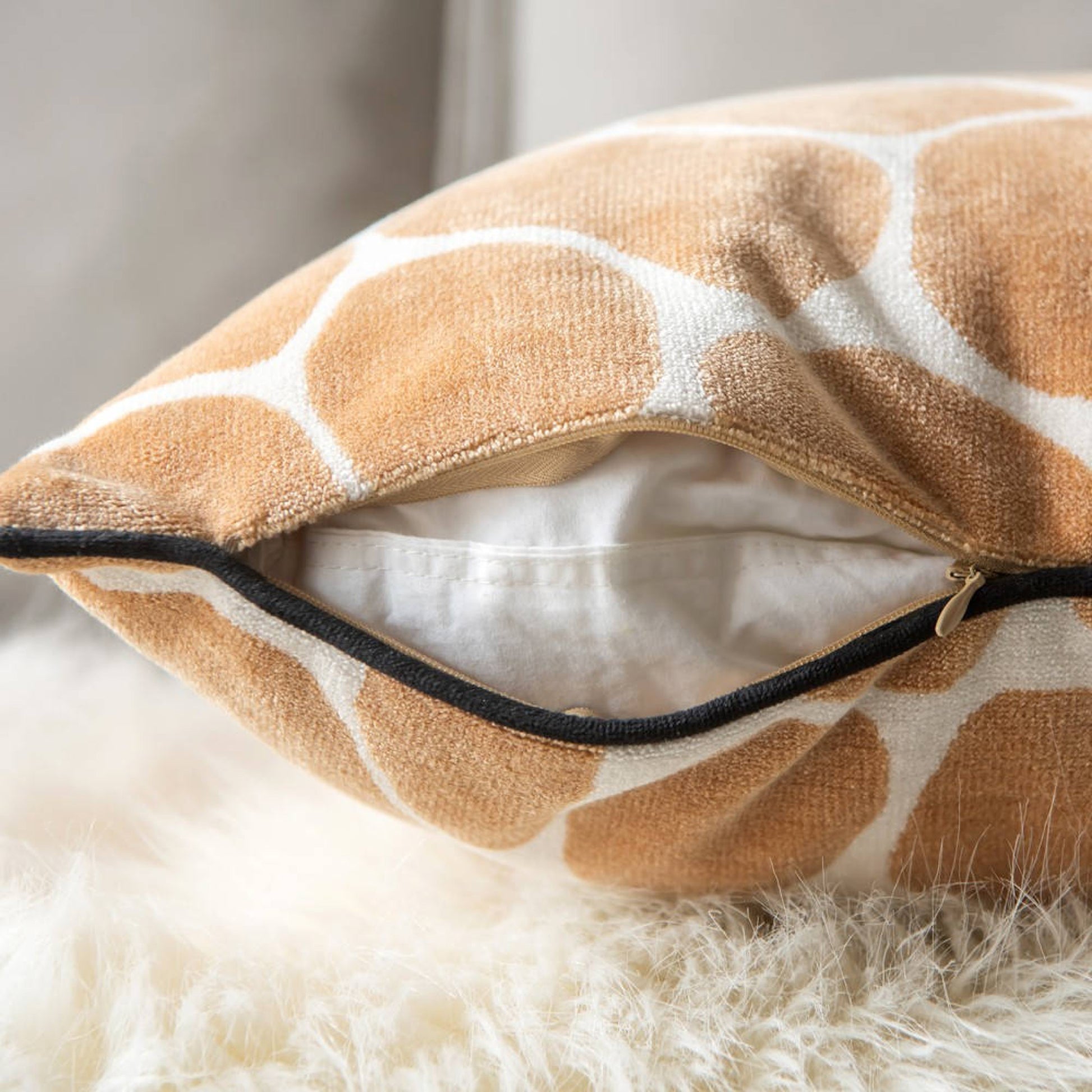 22x22 Giraffe Print Pillow Cover